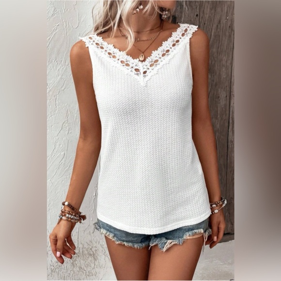 Lace Detail Textured V-Neck Tank - Picture 3 of 7